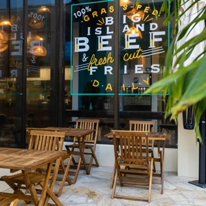 Big Island Burger Waikiki Restaurant Vibe